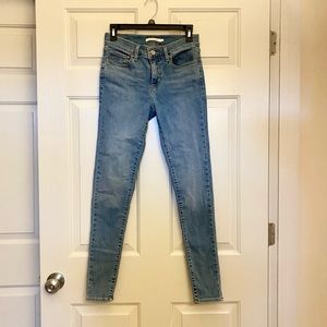 Levi’s. 710 Super Skinny. 27. Blue jeans.